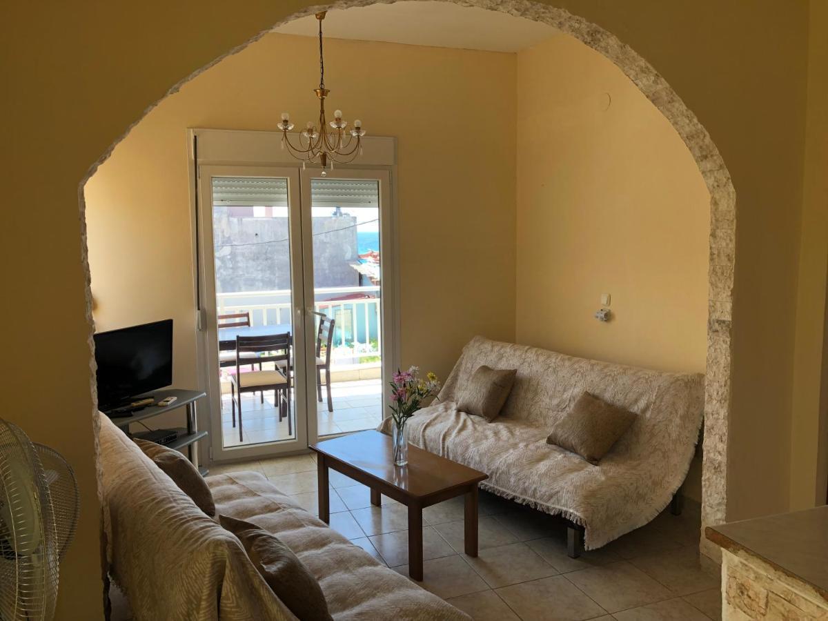Irida Apartments Néa Skióni Rom bilde