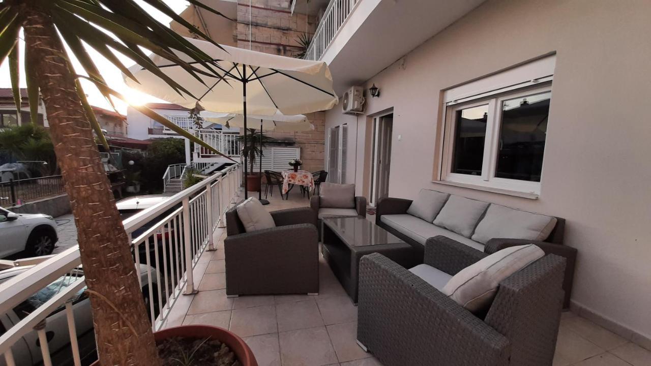 Irida Apartments Néa Skióni Eksteriør bilde