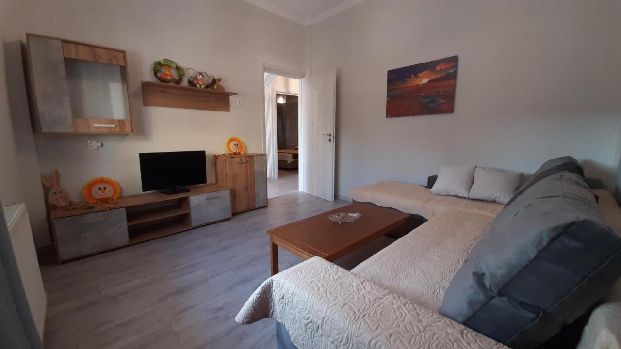 Irida Apartments Néa Skióni Eksteriør bilde