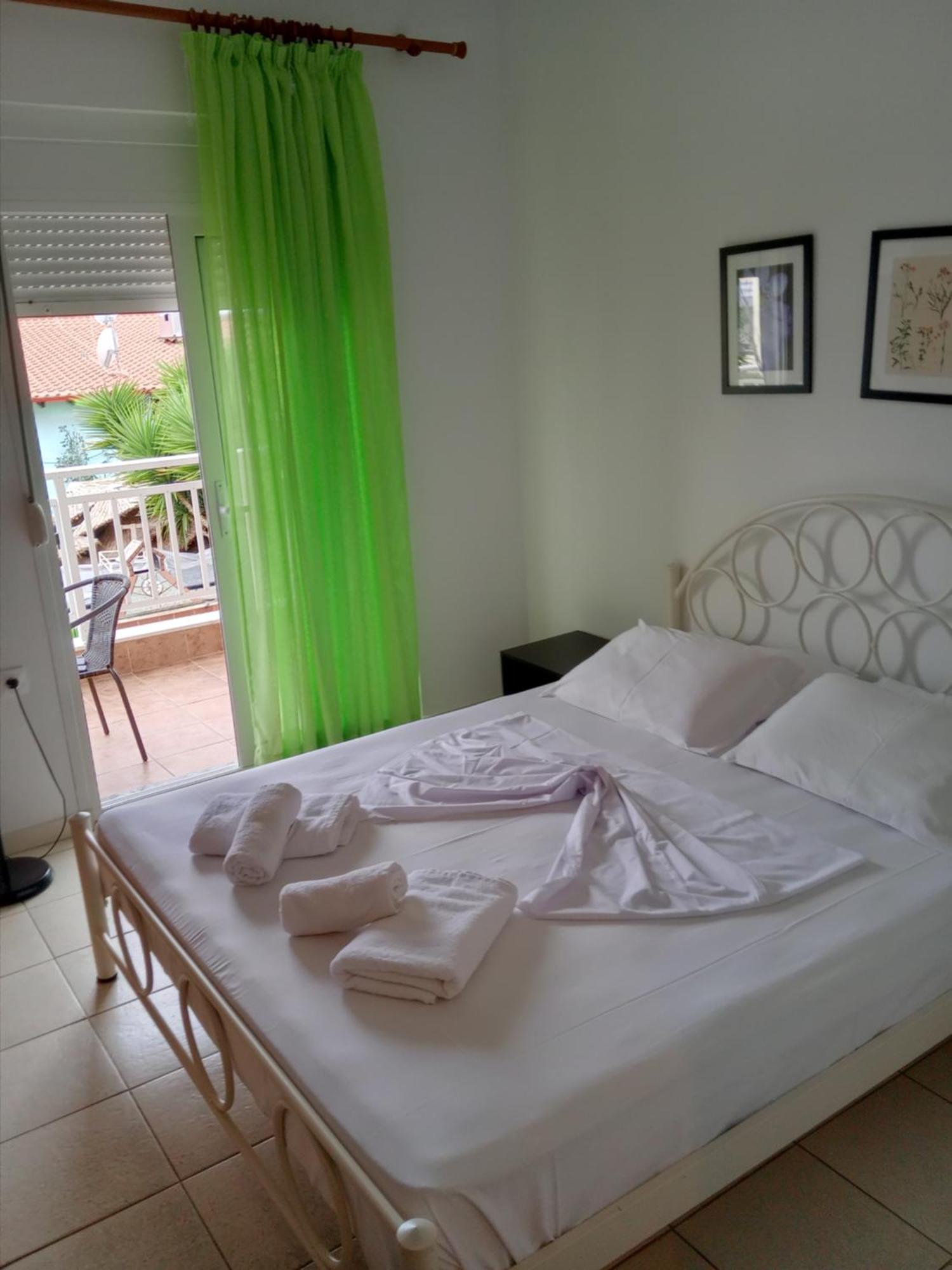 Irida Apartments Néa Skióni Eksteriør bilde