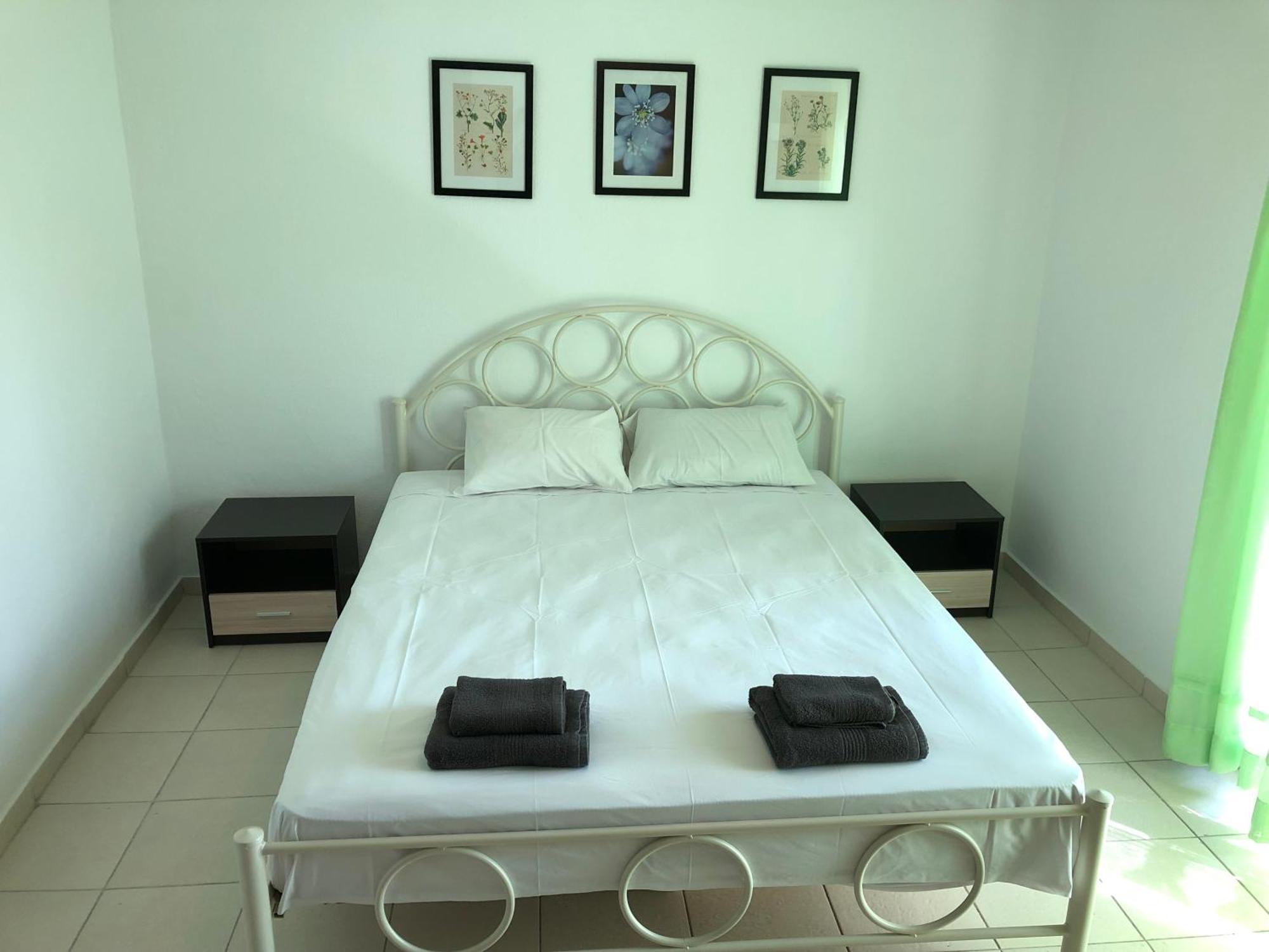 Irida Apartments Néa Skióni Rom bilde