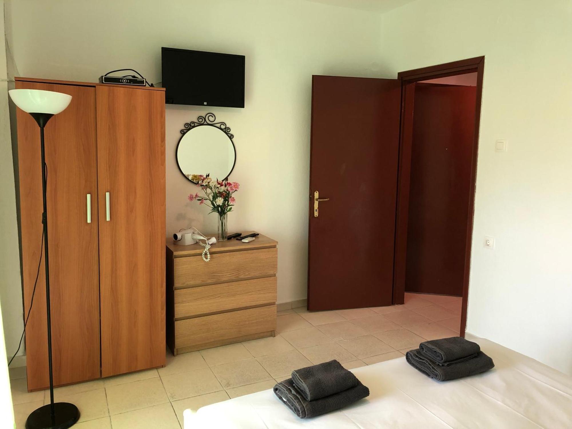Irida Apartments Néa Skióni Rom bilde