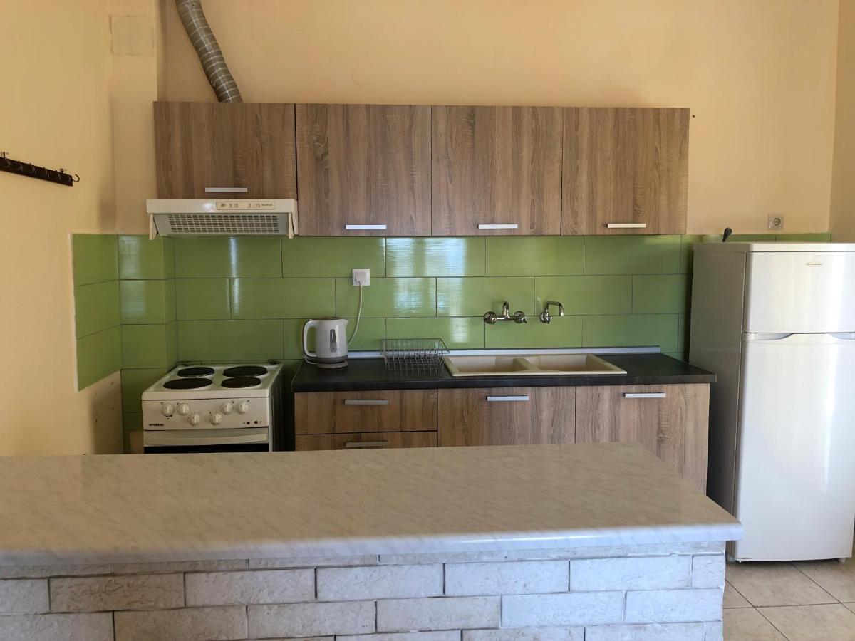 Irida Apartments Néa Skióni Eksteriør bilde